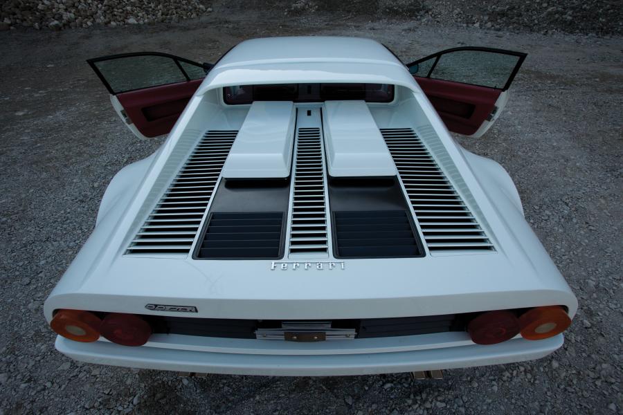  Ferrari 512 BBi Berlinetta 1984 года  (фото 8 из 17)
